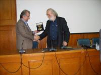 Την πρωτοβουλία της έλευσης της «Ηχούσας Γέφυρας» είχε ο Κώστας Παπαναστασίου αρχιτέκτονας και ηθοποιός