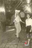 Ο Σάκης Μπρέλλας χορεύει στην πίστα του 