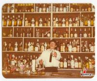 O Ηλίας Κουπαρούσης στο bar της disco 