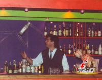 O Δημήτρης Χριστάκος στο μπαρ του club 