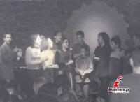 Ο Βασίλης Λέκκας με παιδιά του Μουσικού Γυμνασίου στη 