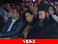 Η σατανική παπαδιά έγινε… τραγούδι!