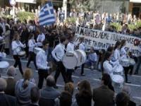 Κατηγορείται για φωτογραφίες της παρέλασης !