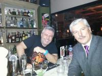 Το αγαπημένο του συγκρότημα είναι οι AC/DC!!!