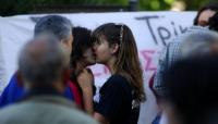 Το τρυφερό φιλί των δυο κοριτσιών στα Τρίκαλα !