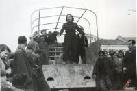 Μάρτιος 1945. Θεατρική παράσταση στα Τρίκαλα στην κεντρική πλατεία