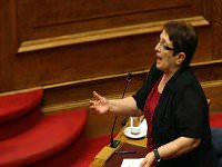 Ιστορικό χειροκρότημα από τους νεοδημοκράτες βουλευτές στην Παπαρήγα...!