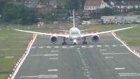 Πιλότος μαχητικών τεστάρει ένα Boeing 787 Dreamliner!!! [ΒΙΝΤΕΟ]
