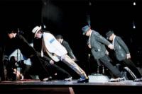 Το κόλπο: Έτσι ο Michael Jackson έγερνε μπροστά χωρίς να πέσει (pic)