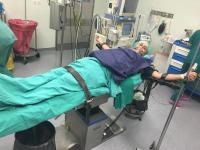 Ο Μr fatsimare στη χειρουργική κλίνη λίγο πριν την επέμβαση...(Αποκλειστική φωτο !)