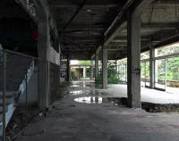 Το κτίριο είναι το ξενοδοχείο Ξενία, το οποίο άνοιξε το 1961