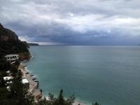 Το κτίριο είναι το ξενοδοχείο Ξενία, το οποίο άνοιξε το 1961
