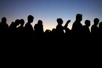 Ανέξελεγκτη η κατάσταση στο λιμάνι του Πειραιά - Σοβαρά επεισόδια Σύρων και Αφγανών (βίντεο)