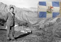 21 Μαΐου 1945 η ηρωϊκή σημαία του 5ου Συντάγματος ξανά στη θέση της