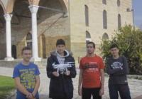 Παλιά οι πιτσιρικάδες της πόλης πετούσαν αετό...