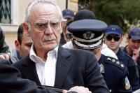 «Τι φωνάζεις μωρή πατσαβούρα» του είπε και άρχισε να τον χτυπάει με βία...