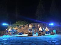 Κάτω από το Αυγουστάτικο φεγγάρι