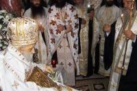 Γιατί περιέφεραν καθιστό στο θρόνο το νεκρό Μητροπολίτη στους δρόμους της Λαμίας;