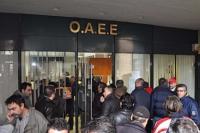 Χαμός στον ΟΑΕΕ που κλείνουν 9.000 μπλοκάκια το μήνα