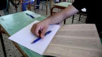 Δέος και συγκίνηση: Ευλογημένο στυλό στις Πανελλήνιες άρχισε ξαφνικά να γράφει μηνύματα κατά των ξένων