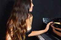  Lola Astanova , η πιο σeξι πιανίστα του πλανήτη