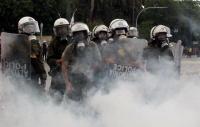 Σε ηλεκτρονικό τσιγάρο αποδίδει το υπουργείο Προστασίας του Πολίτη τους καπνούς στο Σύνταγμα