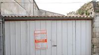 Νομίζετε ότι είναι ένα συνηθισμένο γκαράζ, περιμένετε όμως να δείτε το εσωτερικό του!   