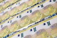 Στην κυκλοφορία τα νέα χαρτονομίσματα των 100 και 200 ευρώ