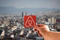 Τέλος στο πάρτι των βραχυχρόνιων μισθώσεων AirBnb