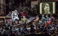   Η Metropolitan Opera της Ν. Υόρκης συνεχίζει στα Τρίκαλα  Ο Δημοτικός Κινηματογράφος συνεχίζει σε συνεργασία με τον όμιλο Αντέννα τις προβολές της Met που προβάλουν σε ζωντανή μετάδοση παραστάσεις από το Lincoln Center της Metropolitan Opera της Νέας Υόρκης.   Το ΣΑΒΒΑΤΟ 11/1 στις 19:55 σε ζωντανή μετάδοση από την Metropolitan Opera της Νέας Υόρκης η όπερα  Βόιτσεκ  του Alban Berg  Τιμές εισιτηρίων: 15 ευρώ γεν. είσοδος,  10 ευρώ παιδικό, φοιτητικό, και ομαδικές αγορές εισιτηρίων άνω των 10 τε