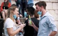Με ένα αμφιλεγόμενο βίντεο επέλεξαν οι Αρχές να προειδοποιήσουν τους Ιταλούς να μην χαλαρώσουν τα μέτρα προστασίας εναντίον της εξάπλωσης του κορονοϊού.