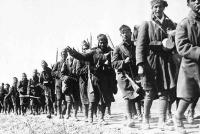 Απίστευτοι εκπαιδευτικοί: «Για τον πόλεμο δεν φταίει ο Χίτλερ αλλά τα μονοπώλια»