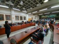 Έγινε η παράσταση διαμαρτυρίας του Συλλόγου φίλων σιδηροδρόμου στο δημαρχείο για το τρένο