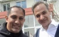 Όταν ο Μητσοτάκης αγκαλιαζόταν με τον εκλεκτό του προξενείου στην Θράκη
