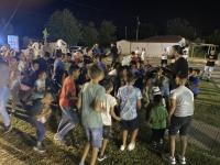 Τα παιδιά των Ρομά χάρηκαν με την ψυχή τους παράσταση Καραγκιόζη