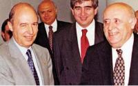 Ο Κυριάκος τιμά τον Σημίτη που του έγραφαν συμφωνίες οι ΗΠΑ...