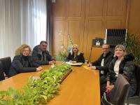 Εκπρόσωποι του 5ου Δημοτικού Σχολείου Τρικάλων «Διονύσιος Σολωμός» στην αντιπεριφερειάρχη κα. Χρύσα Ντιντή