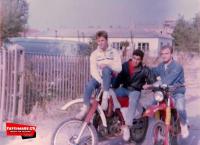 Τρείς φίλοι στην Μπάρα, Οκτώβριος του 1988