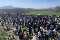 Συγκίνηση στο σημείο μηδέν στα Τέμπη όπου τερμάτισαν οι 350 αθλητές του 1ου Δρόμου Μνήμης