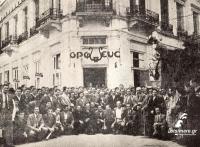 Έμπροσθεν κινηματοθεάτρου 