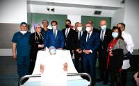Άνθρωποι με Α κεφαλαίο είναι οι μαχόμενοι γιατροί, ανθρωπάκια με α μικρό είναι οι υπουργοί και οι κομματοδιορισμένοι διοικητές....