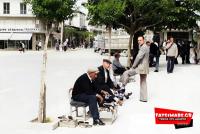 Στο στέκι των λούστρων (λουστραδόρων) στα Τρίκαλα