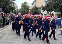 Κάλαντα και ήχοι Χριστουγέννων από τη Δημοτική Φιλαρμονική Τρικάλων στον Δήμαρχο και σε όλη την πόλη
