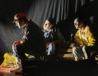 Κριτική της Ρόρης Μάτη για την παράσταση “Έρωτες, θεριακλίδηκες κάψες και ιντέρτια” σε σκηνοθεσία Βασίλη Νανάκη 