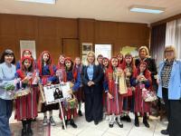 Μικρές Λαζαρίνες τραγούδησαν το Λάζαρο στην Αντιπεριφερειάρχη Π.Ε. Τρικάλων Χρύσα Ντιντή