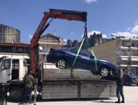 Σε εξέλιξη η απομάκρυνση εγκαταλελειμμένων αυτοκινήτων από τον Δήμο Μετεώρων