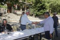 Xειραψίες του Δημάρχου Πύλης στα καφενεία του Μυροφύλλου