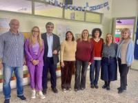 Οι μαθητές του 25ου Δημοτικού Σχολείου Τρικάλων ανακάλυψαν τη «Δύναμη της Φιλίας»  Μια μέρα αφιερωμένη στη δύναμη της καρδιάς και στις αξίες που ενώνουν τα παιδιά.   Σήμερα το πρωί, στην αίθουσα εκδηλώσεων του 25ου Δημοτικού Σχολείου Τρικάλων, πραγματοποιήθηκε μια όμορφη και διαδραστική ομιλία από την Ψυχολόγο M.Sc. Γεωργία Γκοβίνα Επιστημονικό στέλεχος του Ψυχιατρικού Τμήματος Υγείας του Γενικού Νοσοκομείου Τρικάλων με θέμα «Η Δύναμη της Φιλίας – Ανακαλύπτοντας την αξία της φιλίας στο σχολείο κ