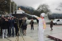 Ο Νίκος Ζέγκλης άναψε το βωμό της Ολυμπιακής Φλόγας στην Πύλη Τρικάλων